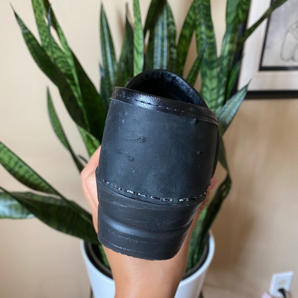 Matte black Sanita nonslip clogs - Picture 5 of 7